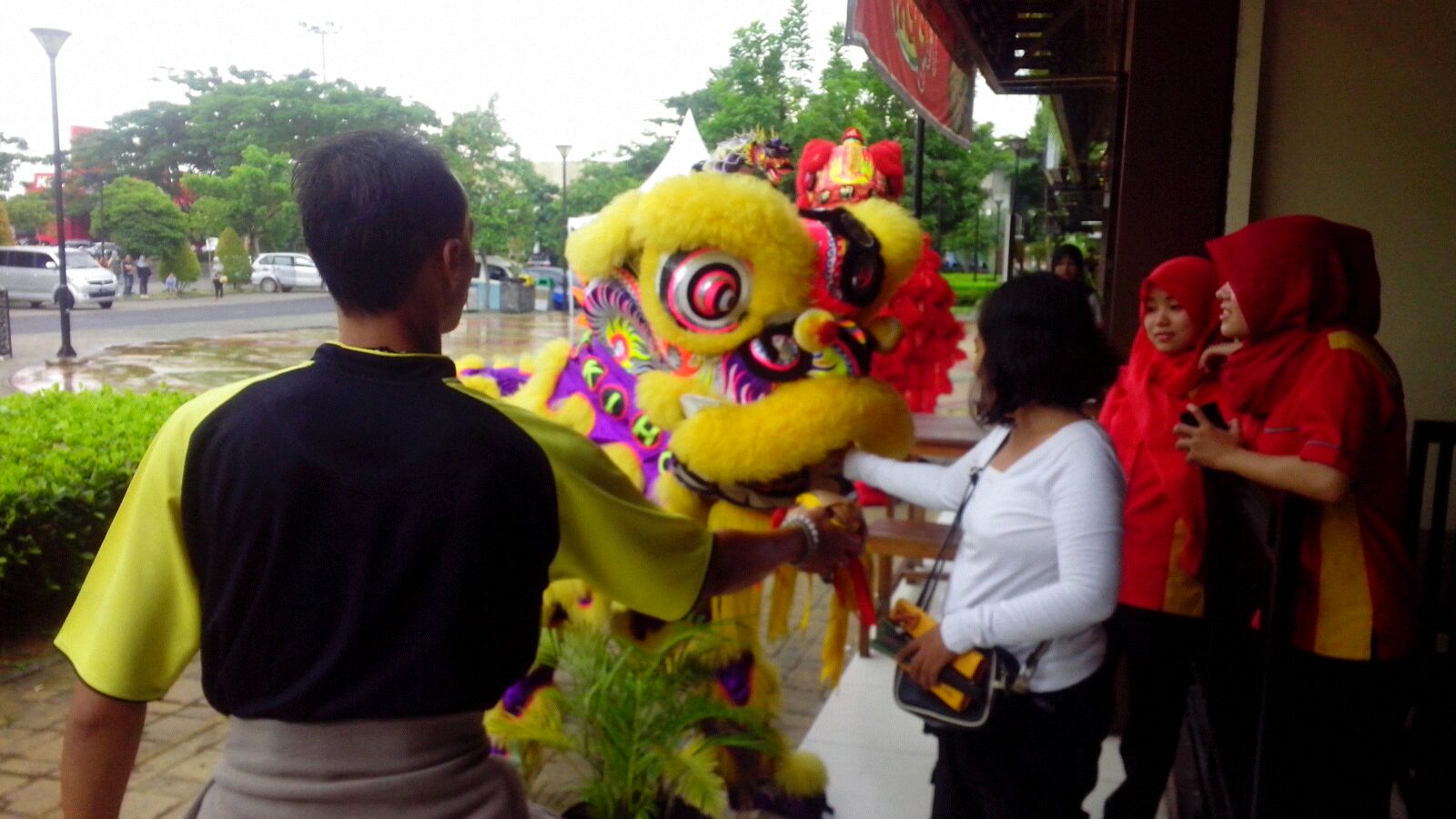 Kemeriahan Perayaan Imlek Di CitraRaya Dengan Atraksi Barongsai